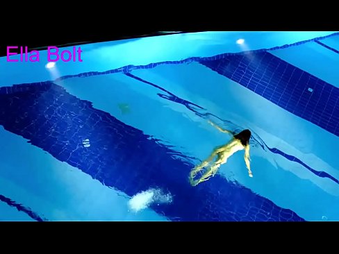 ❤️ Non podo deixar de mirar, unha moza loira que é sorprendida nadando espida na piscina do resort ELLA BOLT ❌ Porno en % gl.pornoklinge.ru %