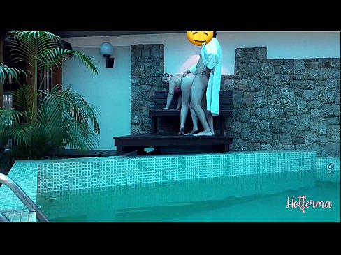 ❤️ O xefe invita a criada á piscina, pero non puido resistirse a un quente ❌ Porno en % gl.pornoklinge.ru %