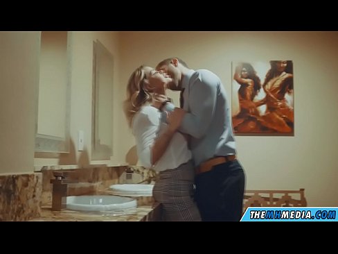 ❤️ Cando unha loura tetona seduce nun baño público ❌ Porno en % gl.pornoklinge.ru %